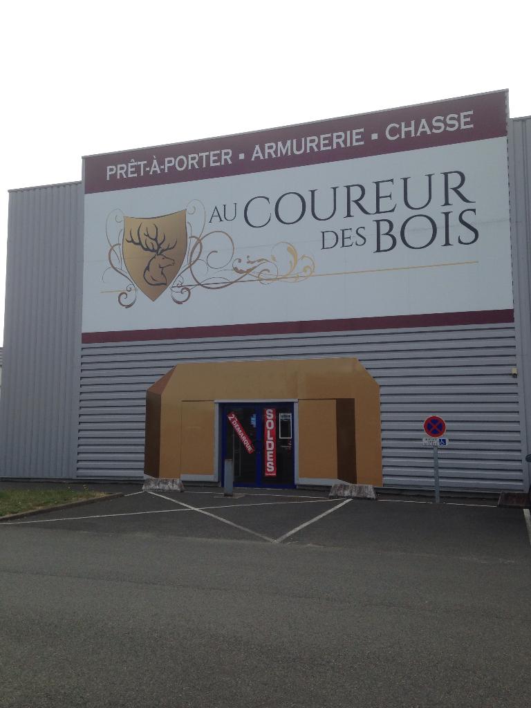 Au Coureur Des Bois Saint Gervais La Forêt Aux Coureurs Des Bois - Armurerie, rue Georges Melies 41350 Saint