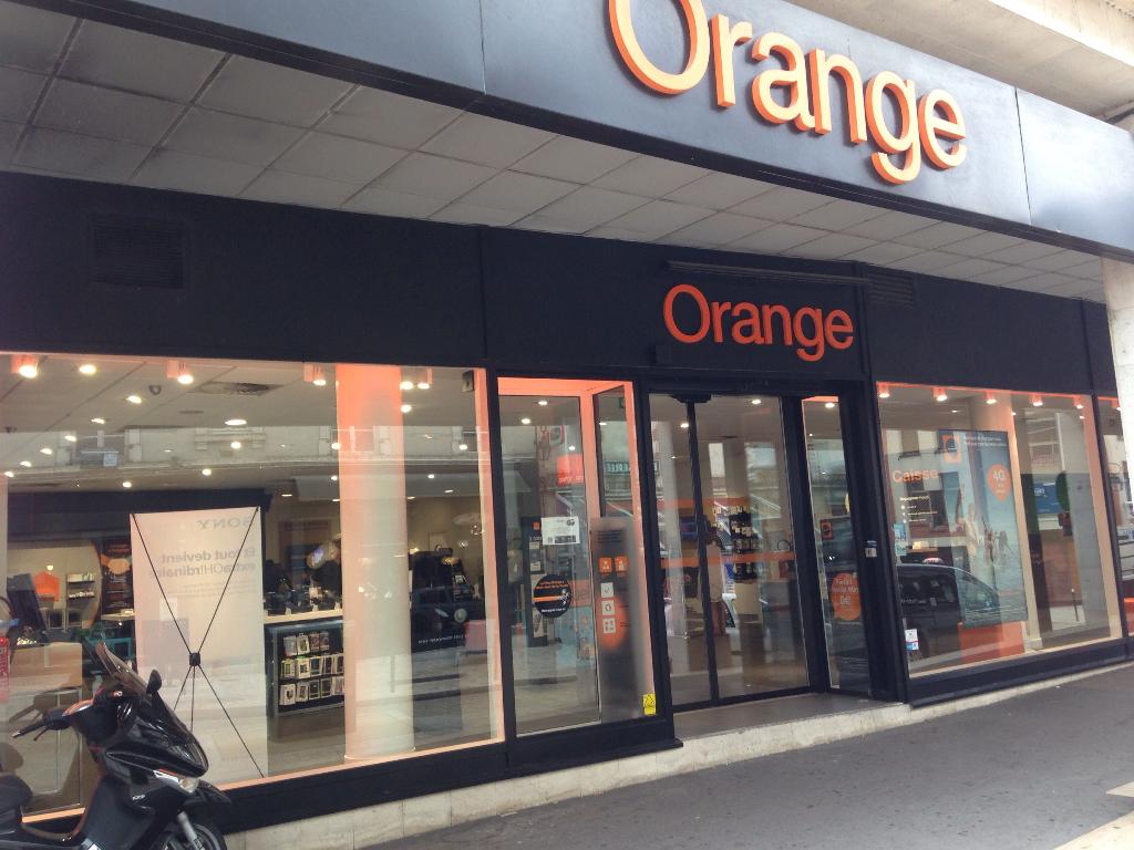 Boutique Orange  Vente de téléphonie, centre commercial des Halles