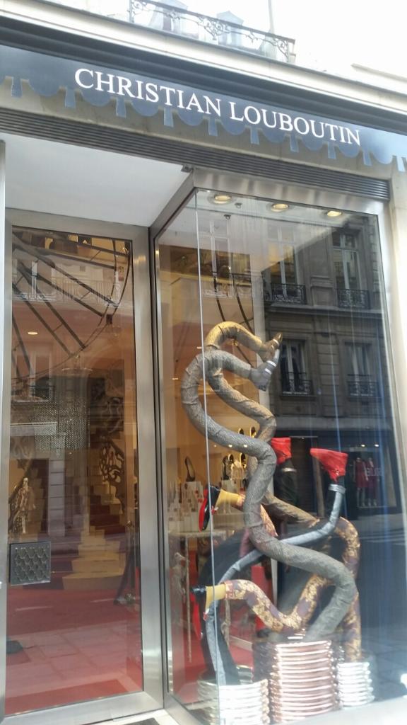 louboutin champs elysees adresse