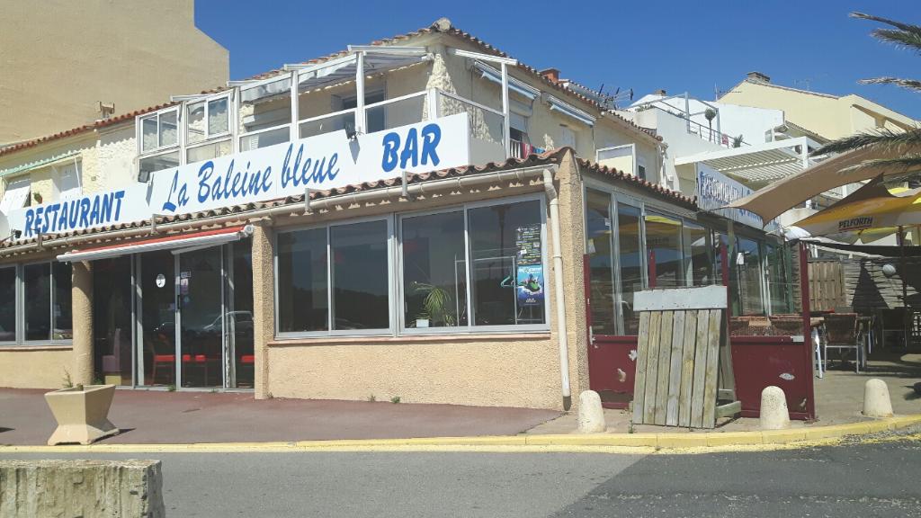 La Baleine Bleue Saint Pierre La Mer Restaurant Adresse