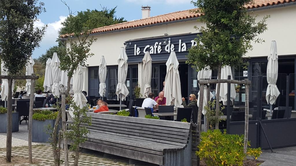 Le Café De La Plage La Couarde Sur Mer Restaurant Adresse