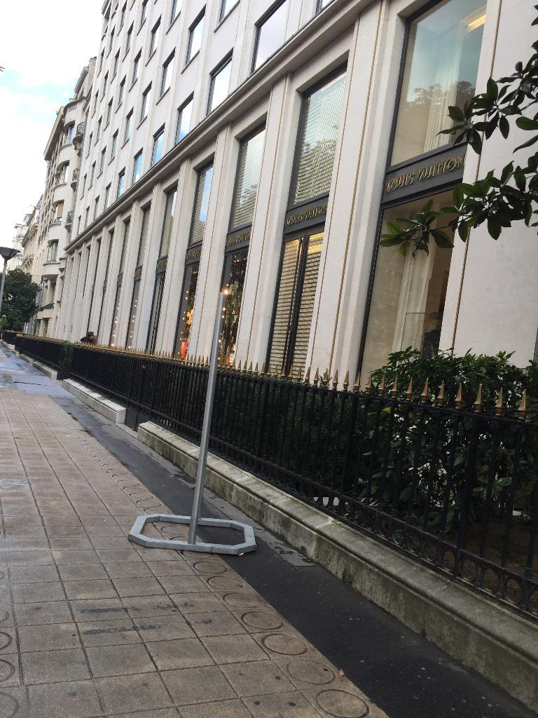 Magasin Louis Vuitton - Maroquinerie, 22 avenue Montaigne 75008 Paris - Adresse, Horaire