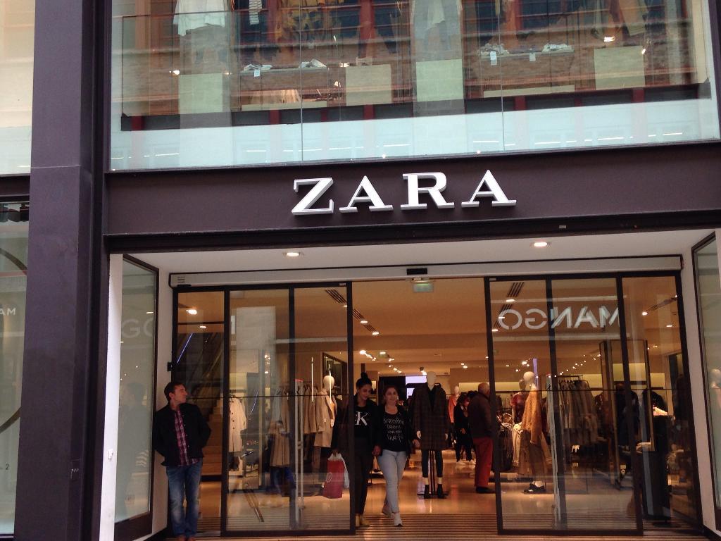 Zara Femme  Vêtements femme, 25 rue Sainte Catherine 33000 Bordeaux